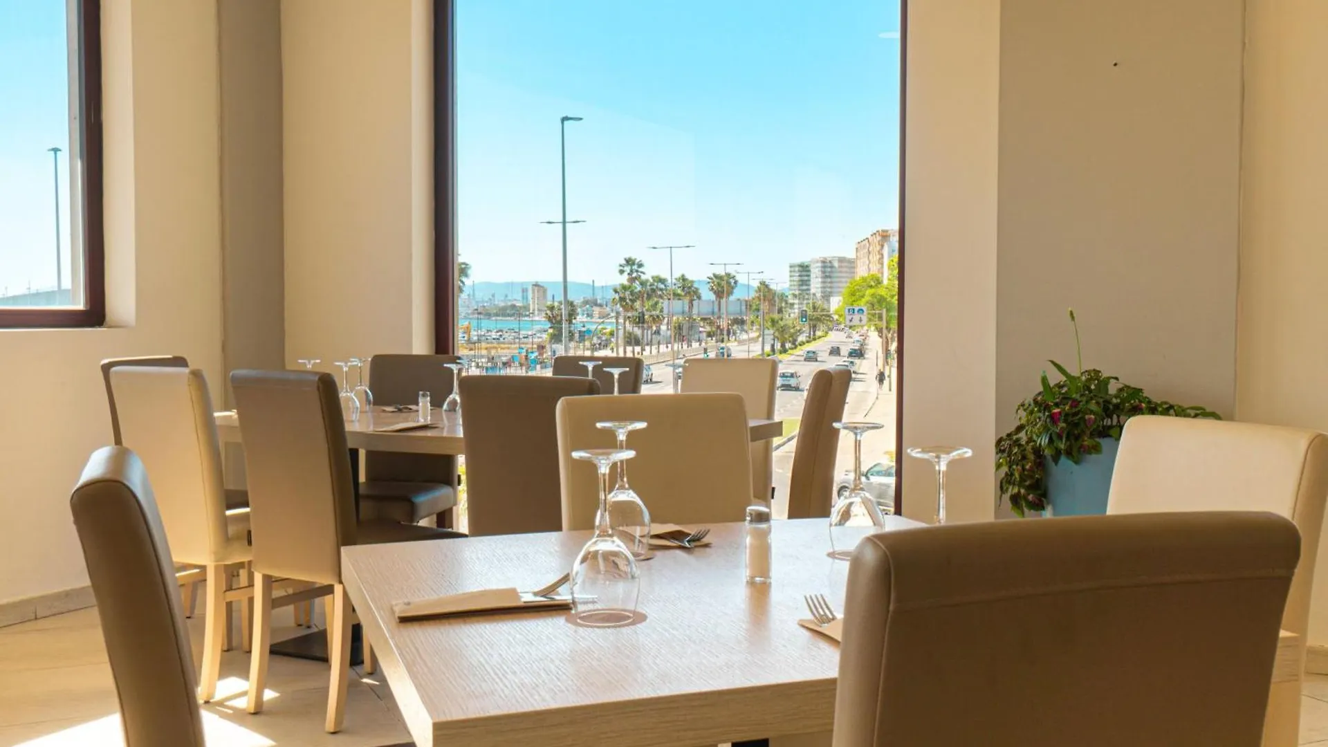 Отель Ohtels Campo De Gibraltar Ла-Линеа-де-ла-Консепсьон